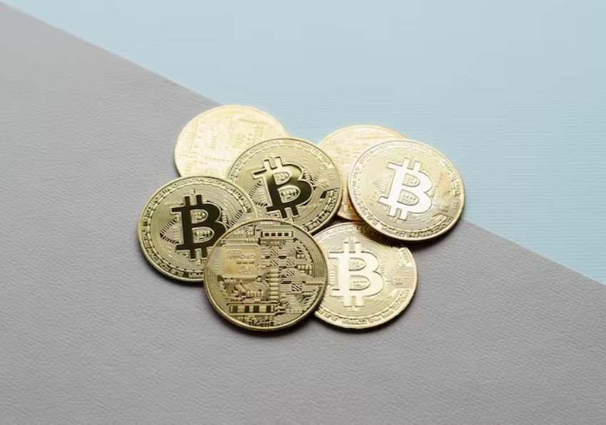 Bitcoin and Stablecoins: Bridging the Gap Between Volatility and Stability